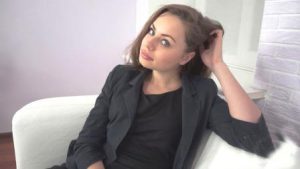 Tricky Agent Stylish cutie who loves cock