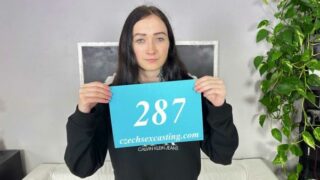 Czech Sex Casting E287 Pink lollipop first at the casting